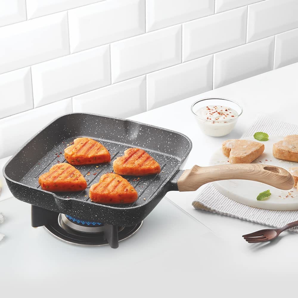 Borosil Vajra Die-Cast Non-Stick Aluminium Square Grill Fry Pan, Frying Pan with Ridges, Black with Wood-Finish Handles, 240 mm Wide, 5 mm Thick